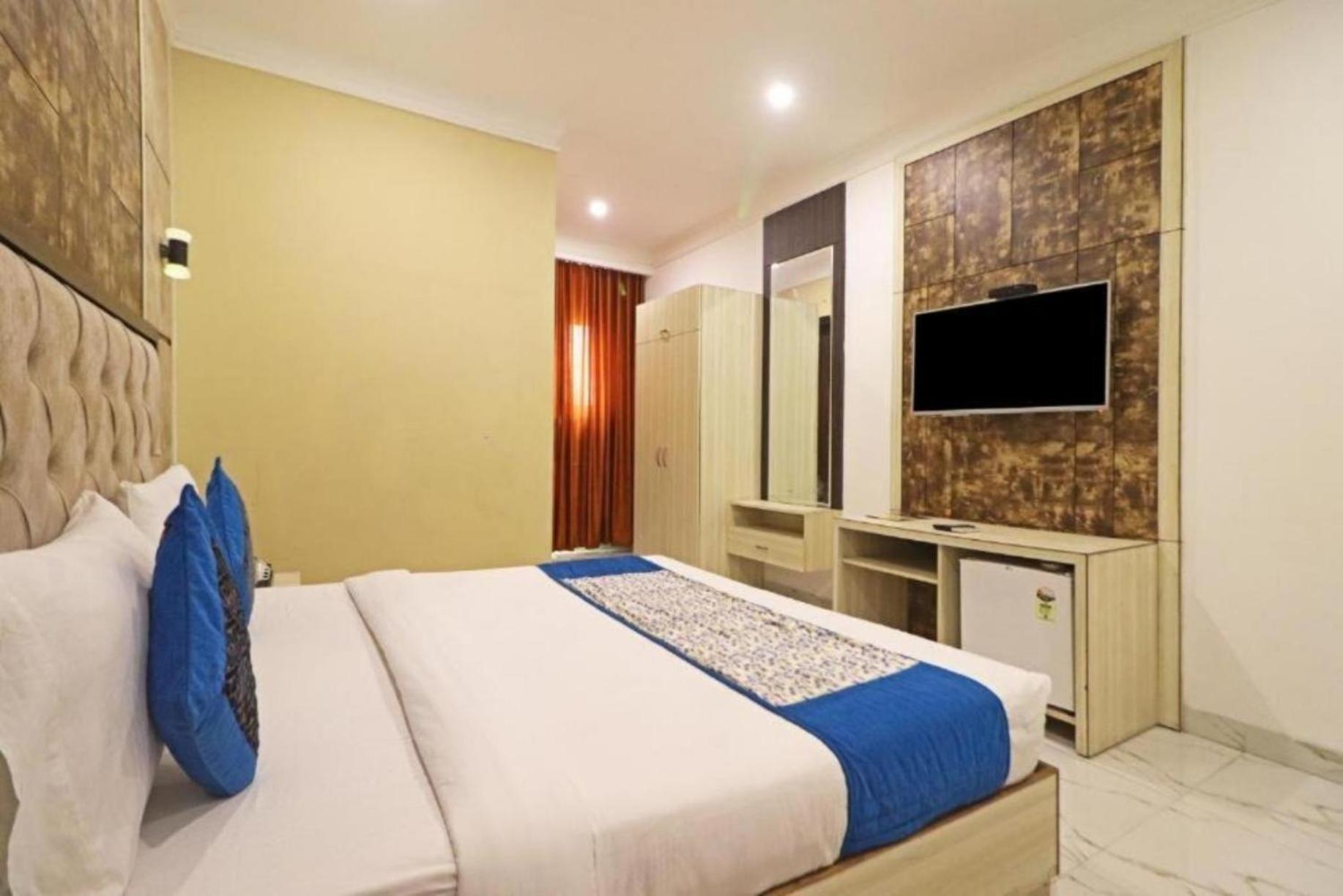 Hotel The Almora By Rs Global Near By Delhi International Airport With - Free Airport Drop ニューデリー エクステリア 写真