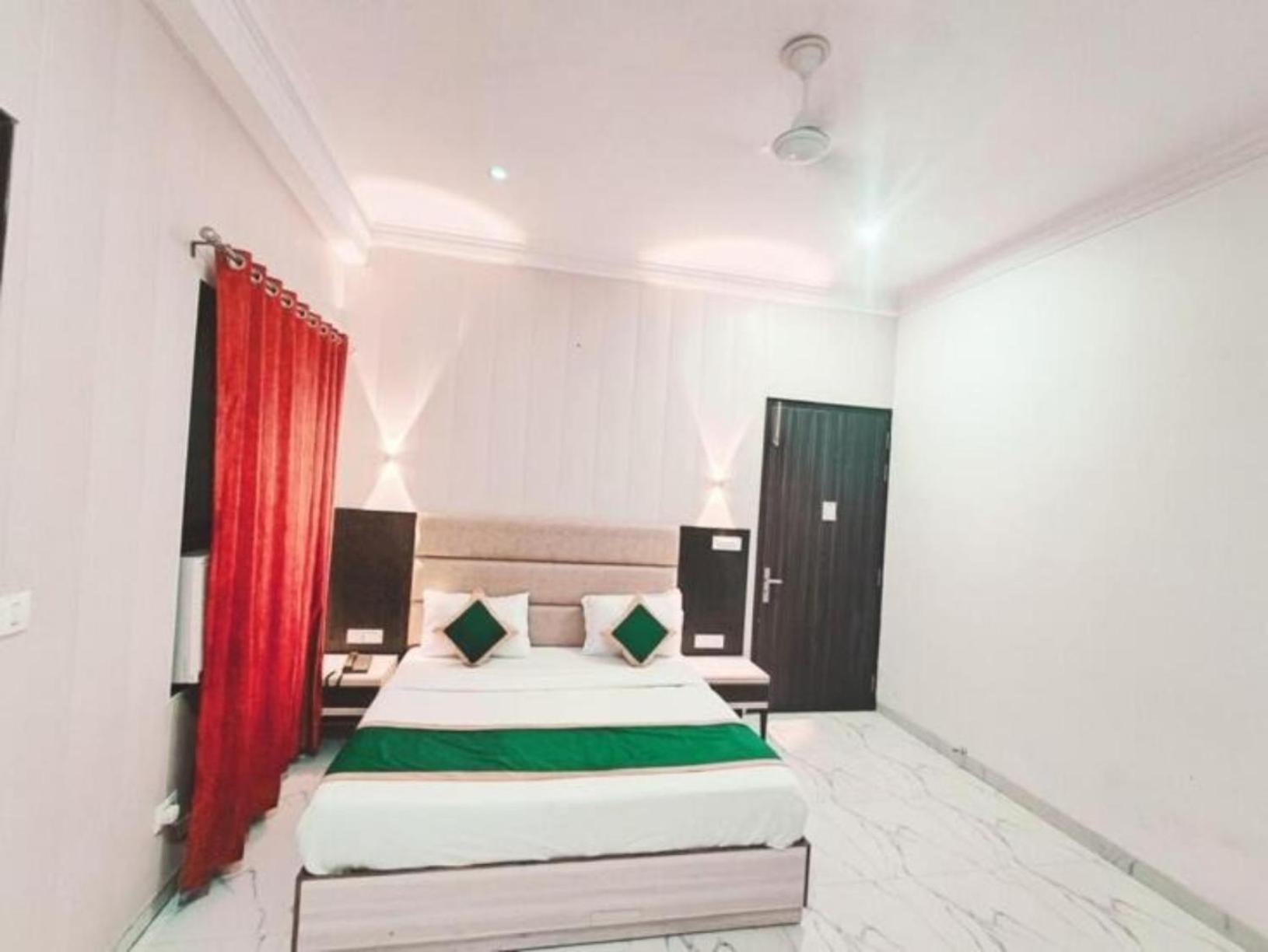 Hotel The Almora By Rs Global Near By Delhi International Airport With - Free Airport Drop ニューデリー エクステリア 写真